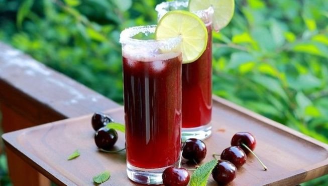 Смачний компот з вишні на зиму приготований за домашнім рецептом