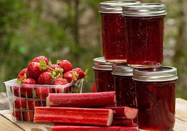 Варення з ревеню — класичний рецепт і приготування на зиму з добавками