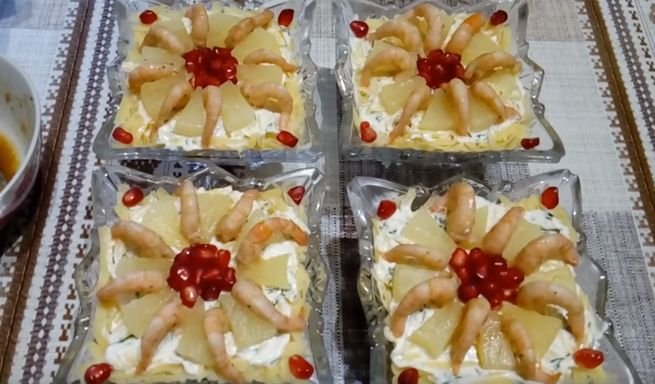 Новорічні салати на святковий стіл — 8 нових рецептів на рік свині