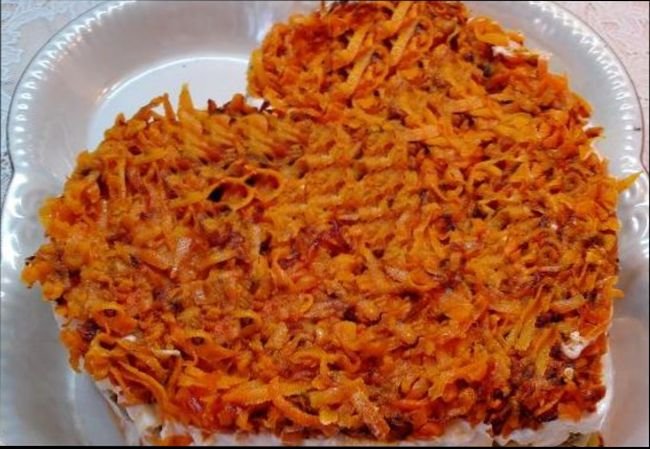 5 незвичайних, простих і смачних рецептів салатів на 8 березня