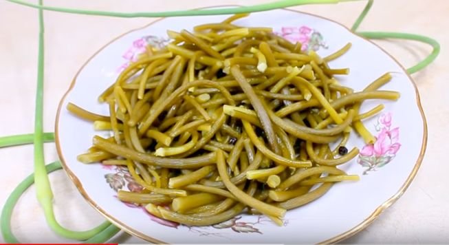 Мариновані стрілки часнику — рецепт швидкого приготування на зиму