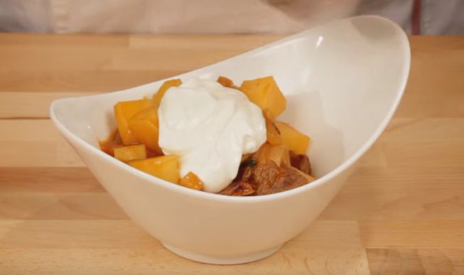 Картопля тушкована з грибами — прості і смачні рецепти приготування