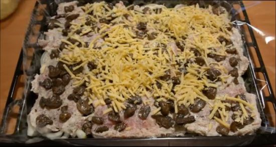 Мясо по французьки в духовці — класичні рецепти зі свинини з картоплею, сиром, грибами