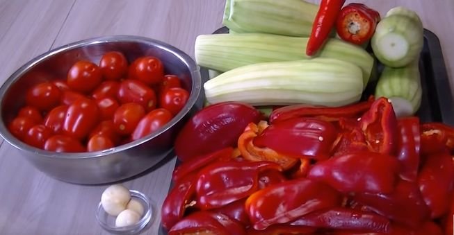 Лечо з кабачків – 6 найкращих рецептів домашньої закуски на зиму