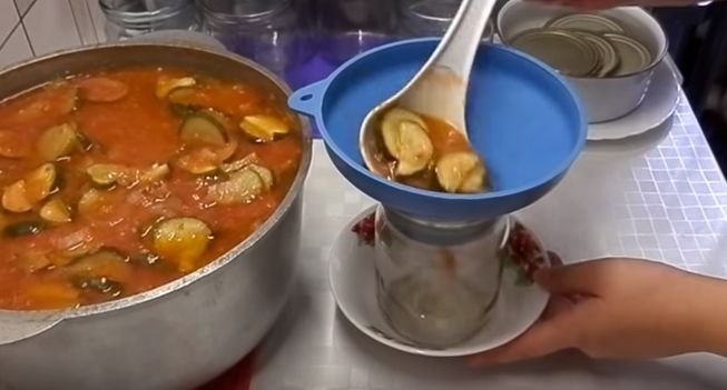 Лечо з огірків — 5 рецептів заготовки на зиму з неймовірним смаком