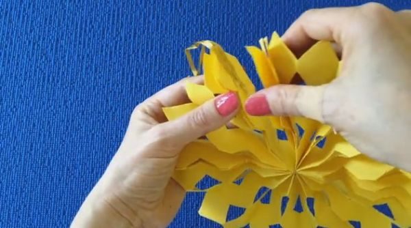 Обємні сніжинки з паперу своїми руками на Новий рік: красиві і оригінальні
