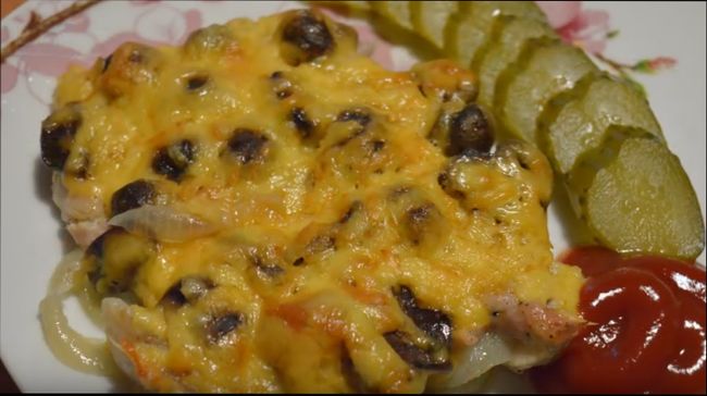 Мясо по французьки в духовці — класичні рецепти зі свинини з картоплею, сиром, грибами