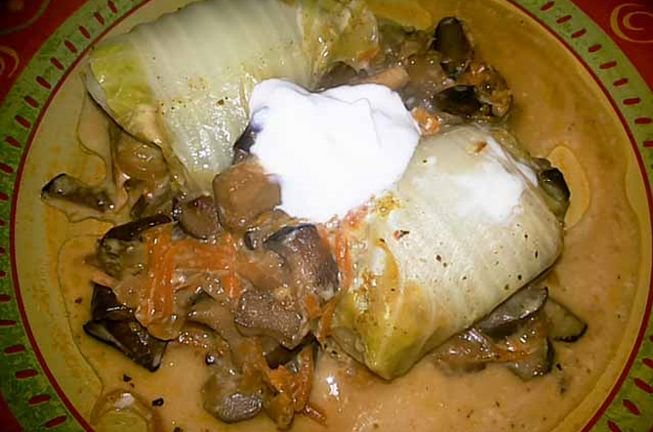 Як приготувати голубці з пекінської капусти — прості і смачні рецепти з підливою