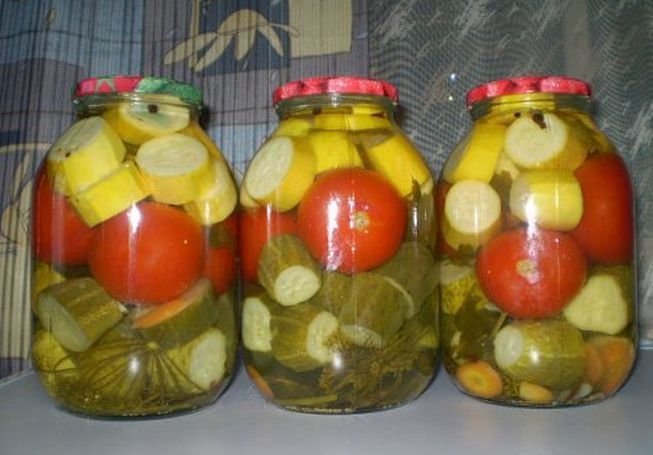 Асорті з помідорів і огірків консервовані на зиму в 3 літрових банках