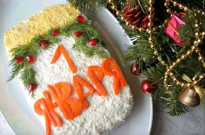 Новорічні салати на святковий стіл — 8 нових рецептів на рік свині