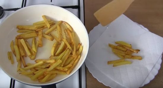 Смажена картопля з золотистою скоринкою на сковороді. Рецепти смачно пожареной картоплі Смажена картопля з золотистою скоринкою на сковороді. Рецепти смачно пожареной картоплі