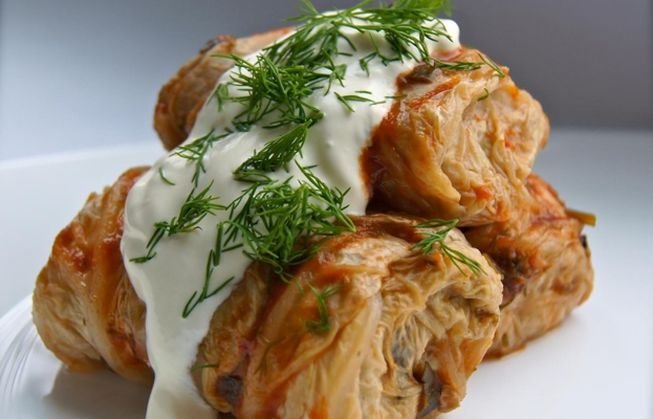 Як приготувати голубці з пекінської капусти — прості і смачні рецепти з підливою