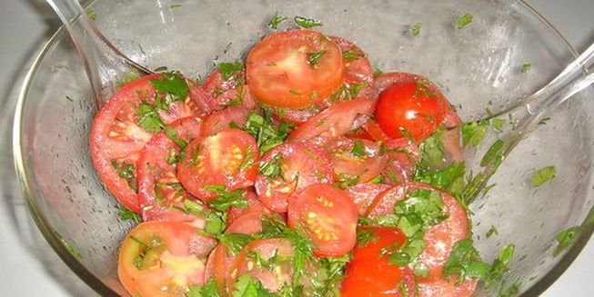 Літні салати зі свіжих овочів з грядки — легкі рецепти дачника