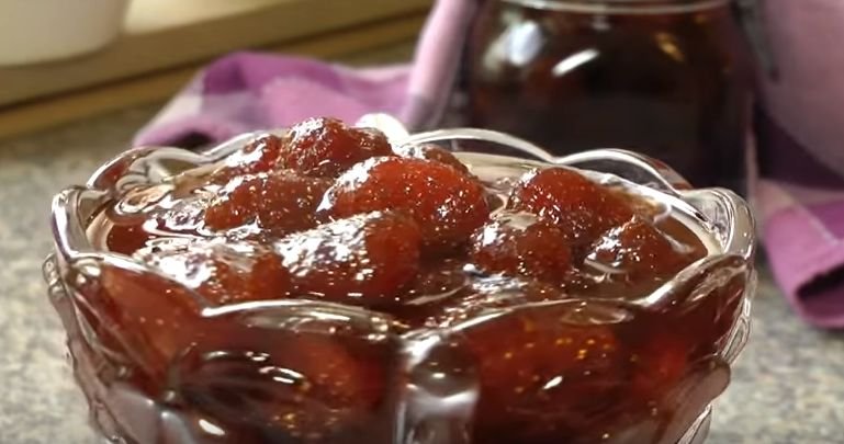 Як зварити смачне варення з полуниць на зиму та красиво залишити цілими ягоди