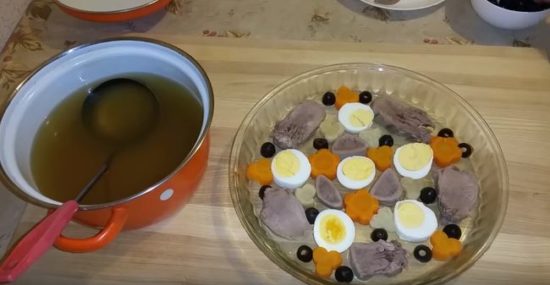 Заливне з свинячого або яловичого язика. Рецепт холодної закуски — заливного, для святкового столу