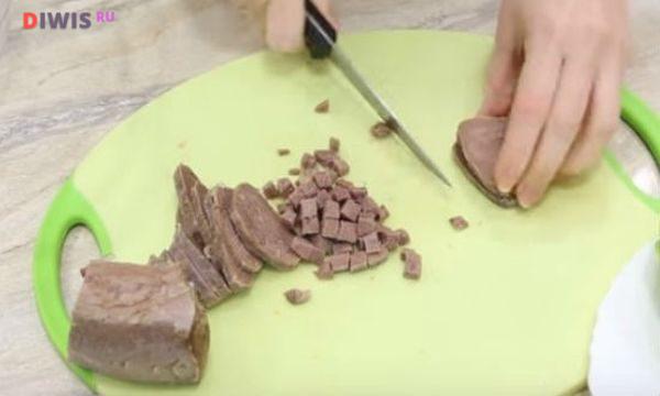 Новорічні салати, які сподобаються кожному: Що приготувати на Новий рік?