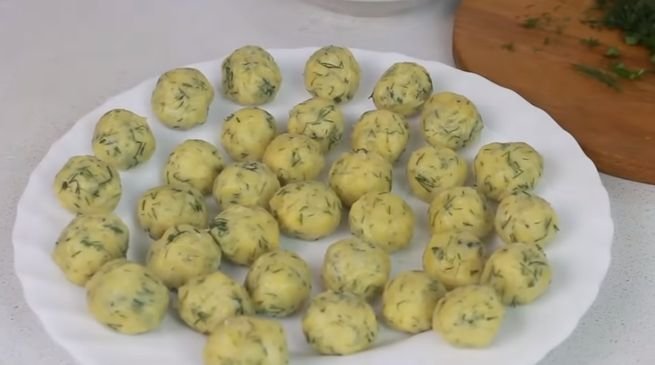 Суп з сирними фрикадельками — смачний рецепт на мясному бульйоні