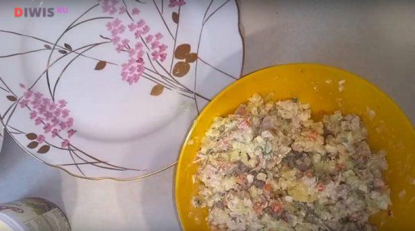 Новорічні салати, які сподобаються кожному: Що приготувати на Новий рік?