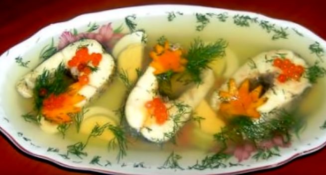 Як приготувати холодець із риби з желатином до святкового столу — найкращі рецепти