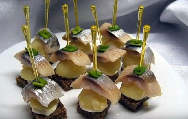 Канапе на шпажках — цікаві рецепти на святковий стіл новий рік