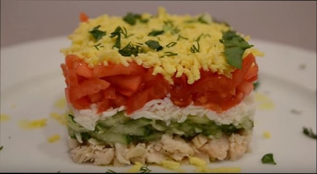 Салат з курки з огірком. Рецепти салату з куркою — солоними і свіжими огірками Салат з курки з огірком. Рецепти салату з куркою — солоними і свіжими огірками