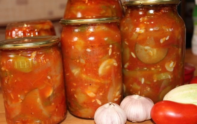 Закатуємо на зиму салат з огірків — рецепти пальчики оближеш