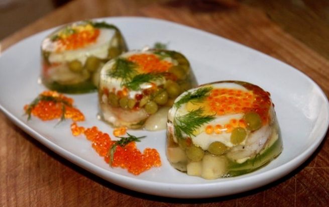 Як приготувати холодець із риби з желатином до святкового столу — найкращі рецепти