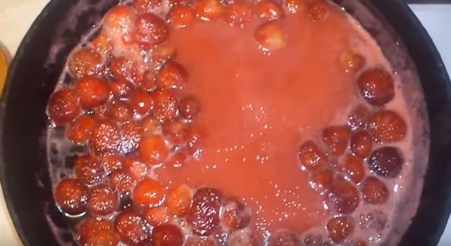 Як зварити смачне варення з полуниць на зиму та красиво залишити цілими ягоди