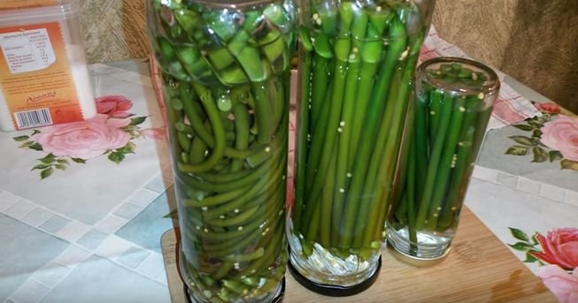 Мариновані стрілки часнику — рецепт швидкого приготування на зиму