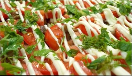 Мясо по французьки в духовці — класичні рецепти зі свинини з картоплею, сиром, грибами