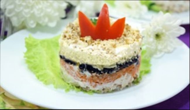 5 незвичайних, простих і смачних рецептів салатів на 8 березня