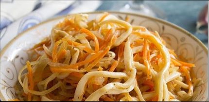 Салат з кальмарів з іншими морепродуктами і морквою по корейськи — смачні святкові салати Салат з кальмарів з іншими морепродуктами і морквою по корейськи — смачні святкові салати