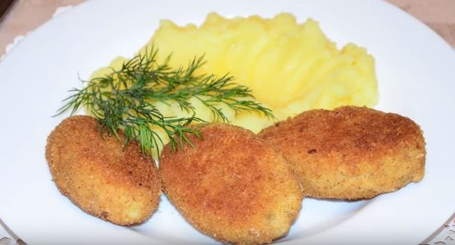 Як приготувати смачні рибні котлети – секрети та хитрості