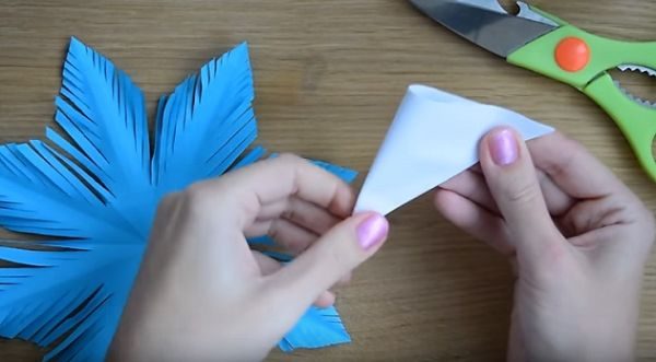 Обємні сніжинки з паперу своїми руками на Новий рік: красиві і оригінальні