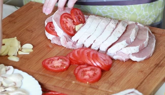 Свинина, запечена в духовці — домашні рецепти. Як смачно приготувати свинину в духовій шафі