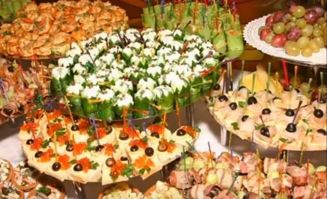 Канапе на шпажках — цікаві рецепти на святковий стіл новий рік