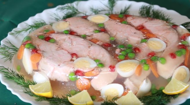 Як приготувати холодець із риби з желатином до святкового столу — найкращі рецепти