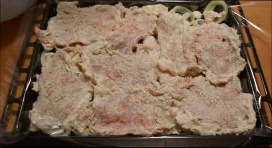 Мясо по французьки в духовці — класичні рецепти зі свинини з картоплею, сиром, грибами