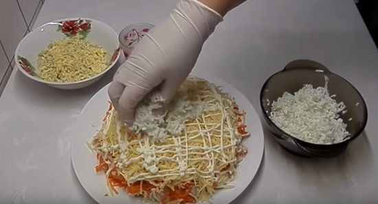 Салат з куркою і сиром. Домашні рецепти, як смачно приготувати салати з курки і сиру Салат з куркою і сиром. Домашні рецепти, як смачно приготувати салати з курки і сиру