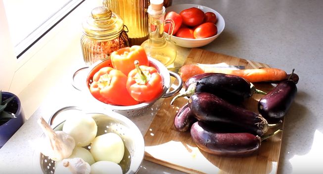 Баклажанна ікра – заготівля на зиму за кращими 5 рецептами в домашніх умовах