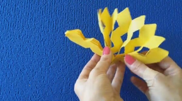 Обємні сніжинки з паперу своїми руками на Новий рік: красиві і оригінальні