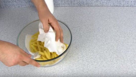 Смажена картопля з золотистою скоринкою на сковороді. Рецепти смачно пожареной картоплі Смажена картопля з золотистою скоринкою на сковороді. Рецепти смачно пожареной картоплі