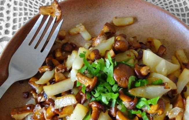 Смажена картопля з грибами — рецепти і способи приготування