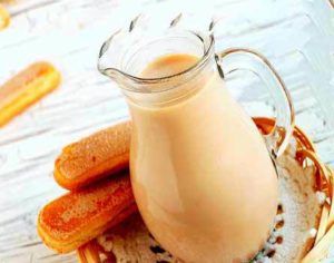 Пряжене молоко, заквашене на сметані