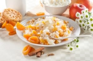 Солодка рисова каша на згущеному молоці