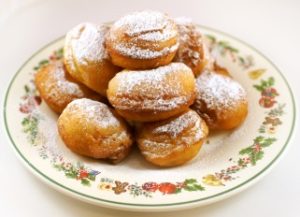 Приготування пончиків зі згущеним молоком