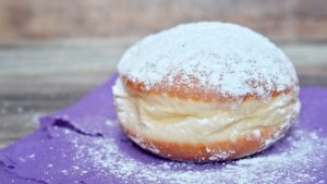 Приготування пончиків зі згущеним молоком