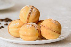 Як спекти горішки зі згущеним молоком будинку