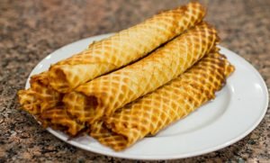 Трубочки зі згущеним молоком — улюблені ласощі для кожного