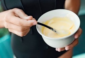 Можна їсти сметану при грудному вигодовуванні